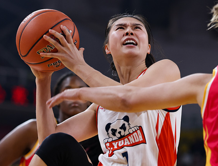 leyuSport-泪目！中国女篮30岁王牌造12分主宰末节：铸就4年3冠新王朝